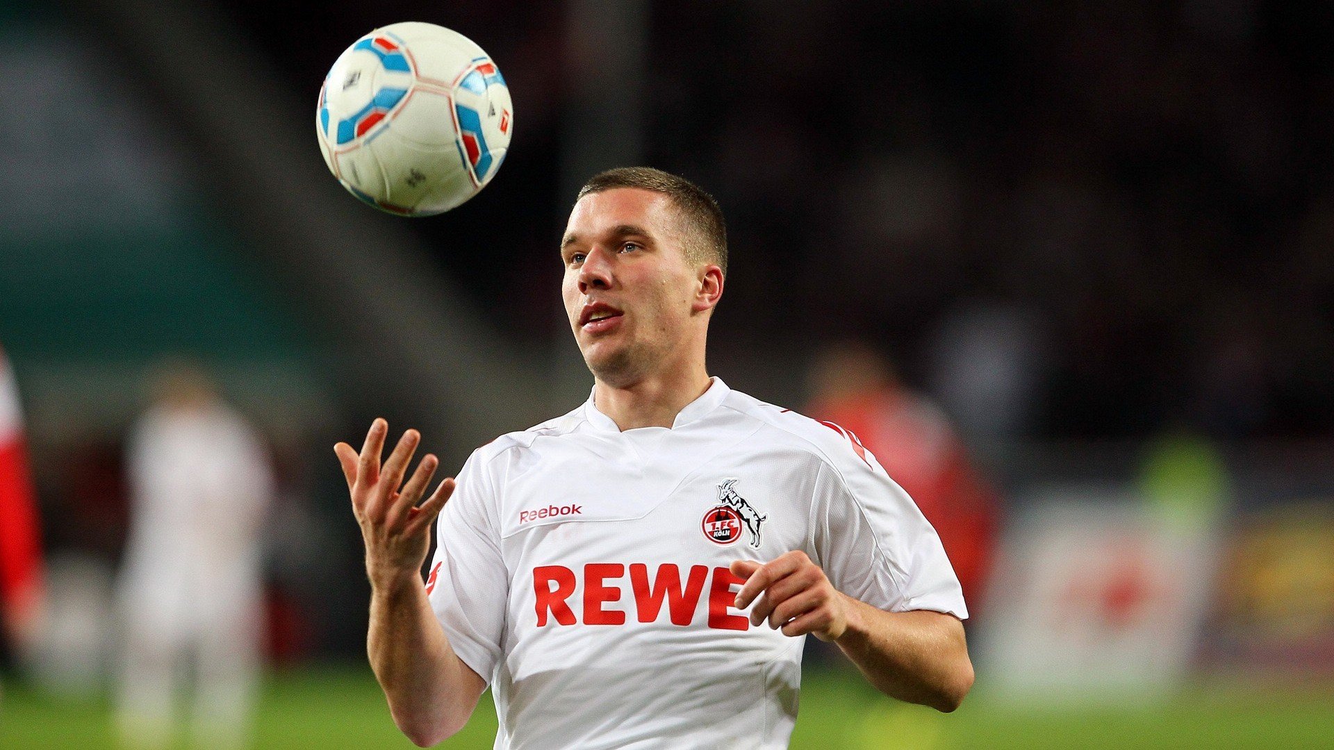 拜仁双边推进持续冲击对方防线,拜仁2-1